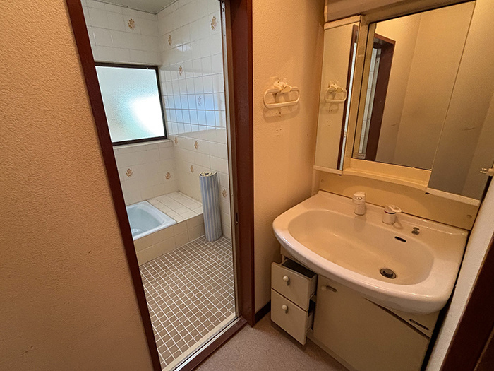 上富田町売中古住宅　朝来