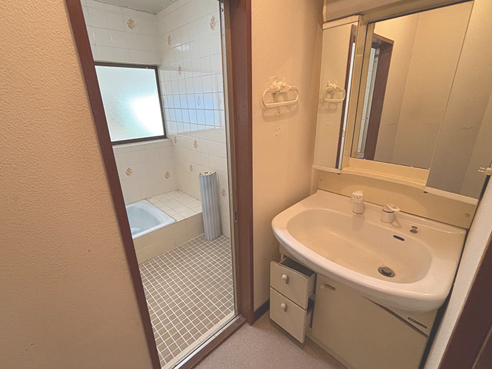 上富田町売中古住宅　朝来