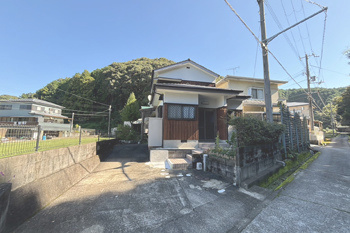 上富田町売中古住宅　岩田