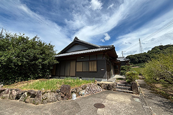 上富田町売中古住宅　岩田