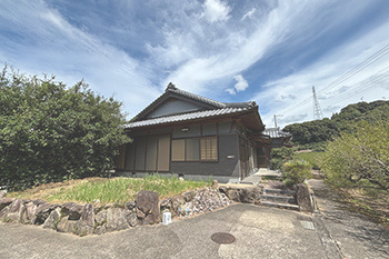 上富田町売中古住宅　岩田