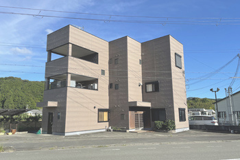 上富田町売中古住宅　岩田
