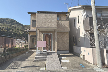 売り倉庫付き中古住宅　オレンジランド