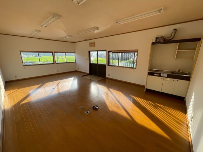 上富田町貸事務所　朝来