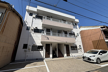田辺市高雄1丁目　3階建アパート