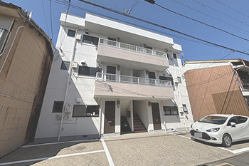 田辺市高雄1丁目　3階建アパート