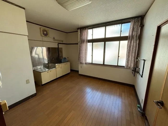 賃貸アパート：高雄 3階建 2階部分
